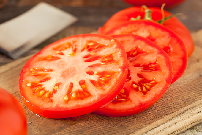 sliced tomatoes from Tagawa Gardens tomato plants